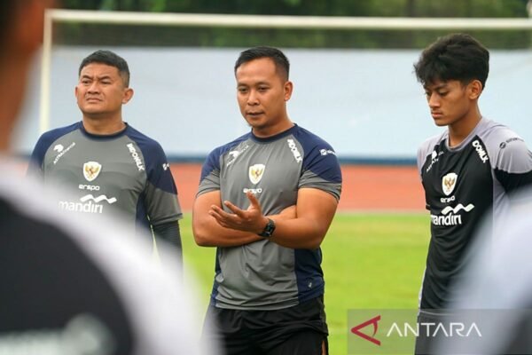 Berikut adalah beberapa alternatif judul untuk "Sofie Imam jadi Asisten Pelatih Fisik Timnas Indonesia":

1. "Sofie Imam Dilantik sebagai Asisten Pelatih Fisik Timnas Indonesia"
2. "Sofie Imam Bergabung Sebagai Asisten Pelatih Fisik Timnas Indonesia"
3. "Sofie Imam Menjadi Asisten Pelatih Fisik untuk Timnas Indonesia"
4. "Karier Sofie Imam Melangkah Jauh sebagai Asisten Pelatih Fisik Timnas Indonesia"
5. "Sofie Imam Ambil Peran Sebagai Asisten Pelatih Fisik di Timnas Indonesia"

Silakan pilih atau modifikasi sesuai kebutuhan!