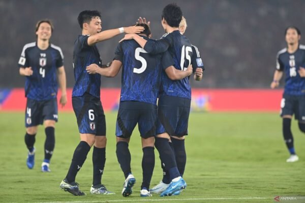 Berikut beberapa alternatif judul untuk "Jepang ditahan imbang tanpa gol oleh Arab Saudi":

1. "Jepang dan Arab Saudi Berbagi Poin dalam Pertandingan Tanpa Gol"
2. "Pertandingan Sengit: Jepang dan Arab Saudi Tak Berhasil Mencetak Gol"
3. "Tanpa Gol: Jepang Terpaksa Puas dengan Hasil Imbang Melawan Arab Saudi"
4. "Jepang Gagal Menembus Pertahanan Arab Saudi, Berakhir 0-0"
5. "Pertandingan Hening: Jepang Dihadang Arab Saudi Tanpa Gol"
6. "Jepang Tersendat oleh Arab Saudi dalam Laga Tanpa Angka"
7. "Laga Nihil Gol: Jepang Imbang dengan Arab Saudi di Arena"
8. "Jepang dan Arab Saudi Terjebak dalam Pertandingan Imbang Tanpa Gol"

Silakan pilih atau modifikasi sesuai kebutuhan!