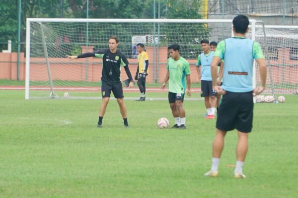 Munster Siapkan Pengganti Slavko Jelang Derbi Melawan Arema FC