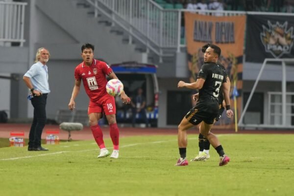 Here are some alternate titles for "Pelatih sebut kemenangan Dewa United buah dari rencana matang":

1. "Pelatih: Kemenangan Dewa United Hasil Strategi Terencana"
2. "Kemenangan Dewa United: Buah dari Rencana Matang, Kata Pelatih"
3. "Pelatih Dewa United: Kemenangan Berkat Perencanaan yang Matang"
4. "Rencana Matang Jadi Kunci Kemenangan Dewa United, Ungkap Pelatih"
5. "Pelatih Dewa United: Strategi Terencana Jadi Kunci Sukses Tim"
6. "Kemenangan Dewa United: Hasil dari Strategi Cermat, Kata Pelatih"
7. "Pelatih Dewa United: Sukses Berasal dari Rencana yang Matang"
8. "Rencana Matang Menjadi Fondasi Kemenangan Dewa United, Ungkap Pelatih" 

Feel free to choose any of these or mix and match elements to create your perfect title!