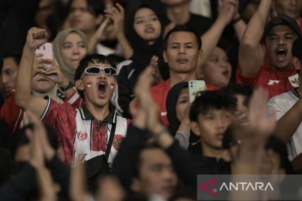 Tentu! Berikut adalah beberapa alternatif judul untuk "God Bless dan Judika Bakar Semangat Penggemar Indonesia":

1. "God Bless & Judika: Api Semangat Penggemar Indonesia"
2. "Semangat Membara: God Bless dan Judika Mengguncang Indonesia"
3. "Kolaborasi Epik: God Bless dan Judika Menginspirasi Para Fans"
4. "Membangkitkan Semangat: Penampilan Gemilang God Bless dan Judika"
5. "God Bless bersama Judika: Energi Positif untuk Penggemar Indonesia"
6. "Di Balik Panggung: God Bless dan Judika Memompa Semangat Pencinta Musik"
7. "Kebangkitan Semangat Indonesia: God Bless & Judika Dalam Aksi"
8. "Judika dan God Bless: Harmoni yang Menghidupkan Semangat Penggemar"
9. "Melodi Semangat: God Bless dan Judika Menghentak Indonesia"
10. "Mengobarkan Energi: God Bless dan Judika Bersama Penggemar Indonesia"

Semoga bermanfaat!