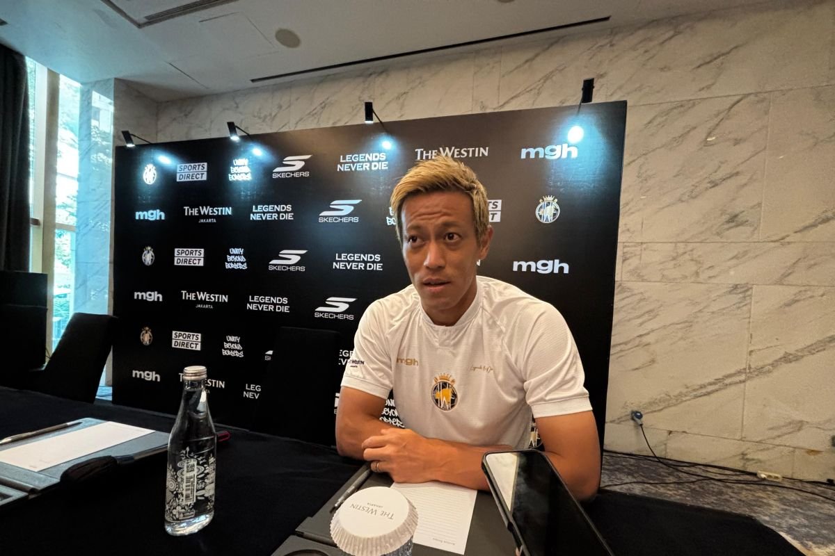 Berikut adalah beberapa alternatif judul untuk "Honda Beri Pesan kepada Pesepak Bola Muda Indonesia":

1. "Honda Menyampaikan Pesan Inspiratif untuk Pesepak Bola Muda Indonesia"
2. "Pesan Honda untuk Generasi Muda Sepak Bola Indonesia"
3. "Honda Mengajak Pesepak Bola Muda Indonesia untuk Terus Berkembang"
4. "Pesepak Bola Muda Indonesia: Pesan Penting dari Honda"
5. "Honda Tawarkan Motivasi kepada Pesepak Bola Muda Indonesia"
6. "Pesan Semangat Honda untuk Atlet Muda Sepak Bola Indonesia"
7. "Honda Berikan Arahan kepada Bintang Muda Sepak Bola Indonesia"
8. "Pesepak Bola Muda Indonesia: Inspirasi dari Honda untuk Masa Depan"

Semoga salah satu dari judul ini sesuai dengan yang Anda cari!